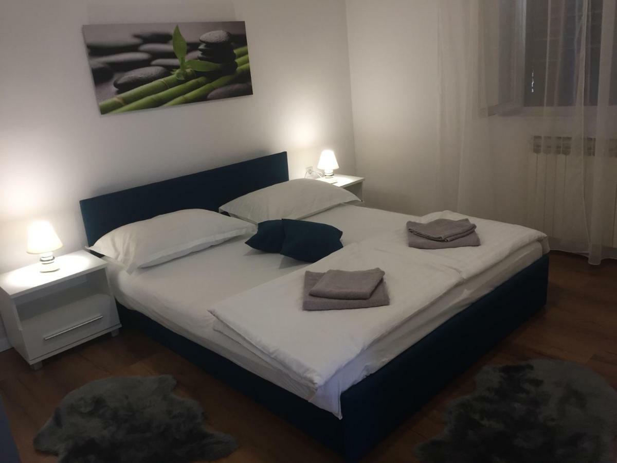 Bond With Private Parking Apartment Zadar Bagian luar foto