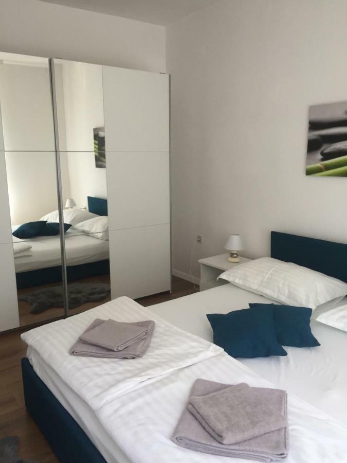 Bond With Private Parking Apartment Zadar Bagian luar foto