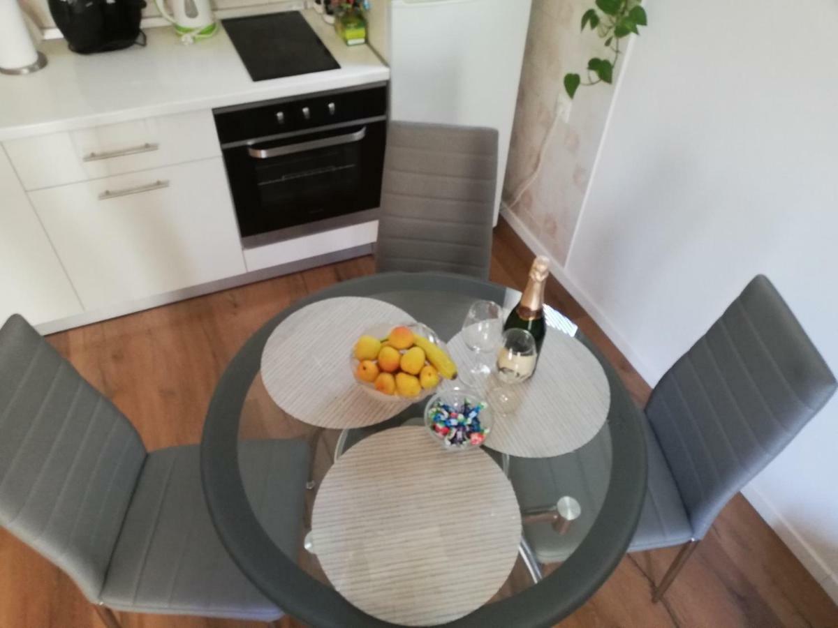 Bond With Private Parking Apartment Zadar Bagian luar foto