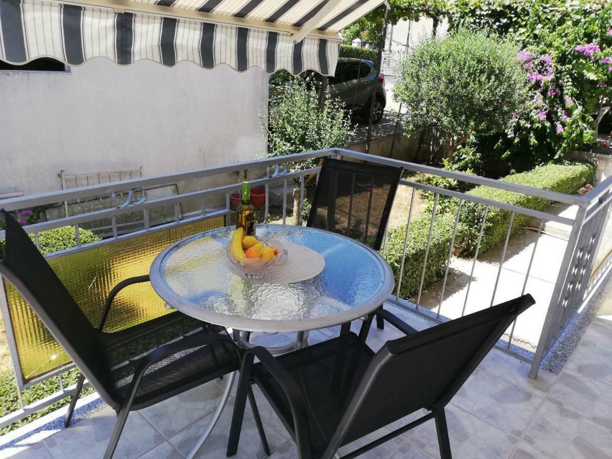 Bond With Private Parking Apartment Zadar Bagian luar foto