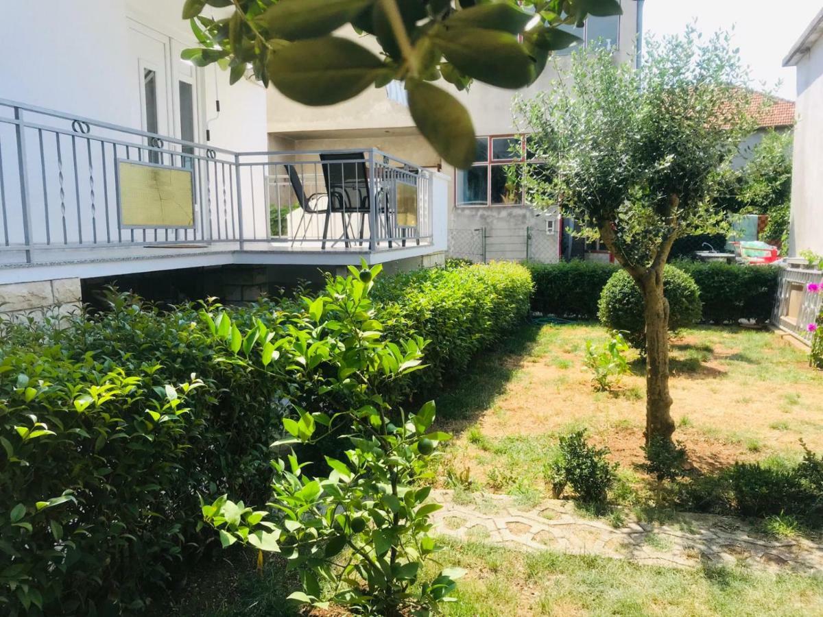 Bond With Private Parking Apartment Zadar Bagian luar foto